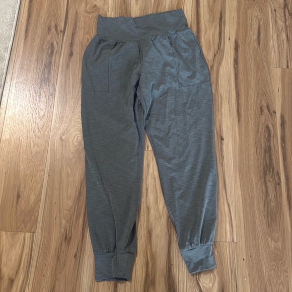 Athleta Salutation Jogger size Medium Women - Picture 1 of 4